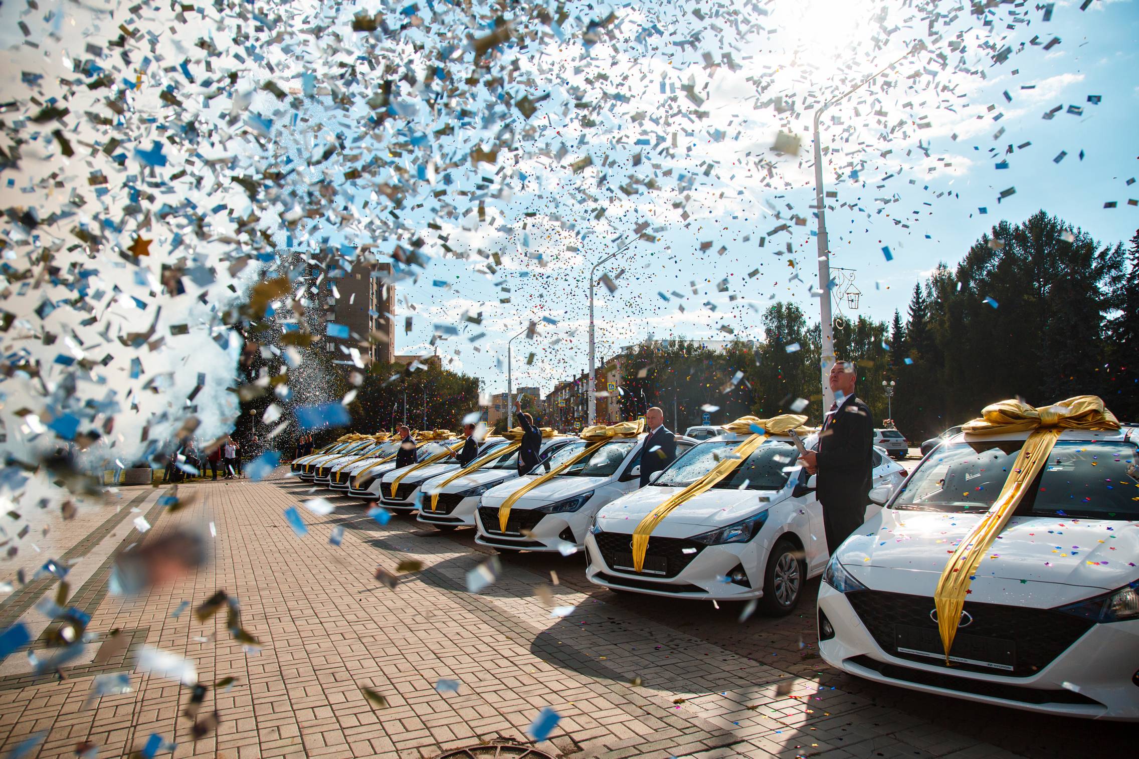Более 600 наград, 20 автомобилей и праздничные концерты получили горняки УК «Кузбассразрезуголь» ко Дню шахтера  